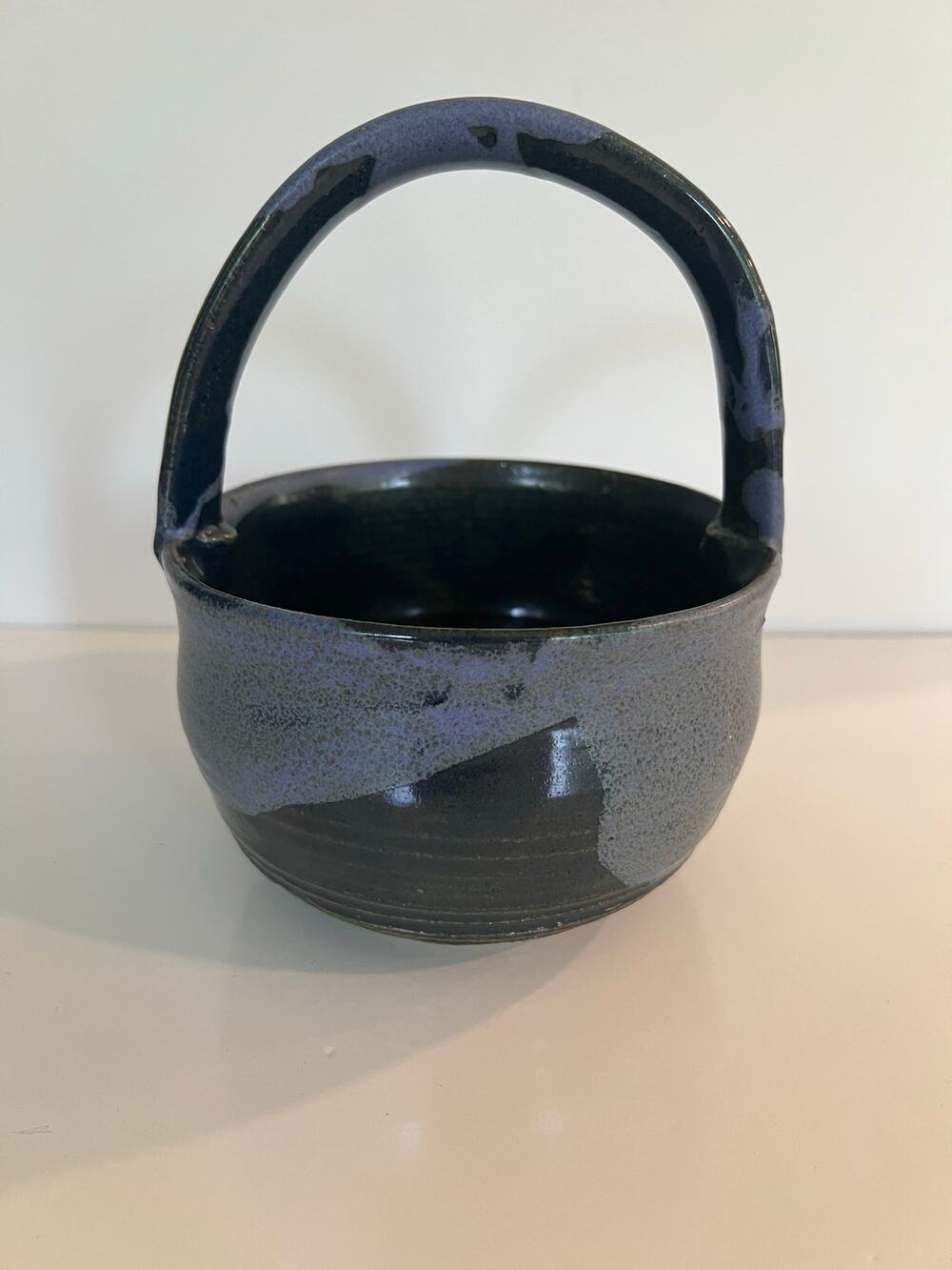 Rare Vintage Richard Sanderson Toad Hill Pottery NH Blue Bowl w Handle